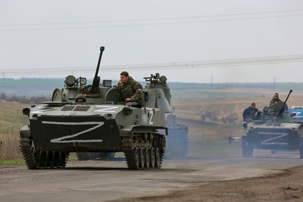 Russische Panzerfahrzeuge in der Nähe von Mariupol: Nach Angaben der ukrainischen Regierung hat Russland im Osten eine Offensive begonnen.