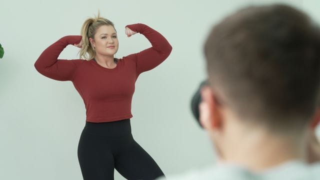 Sophia Thiel beim Fotoshooting mit ihrem Kameramann "Andi" Andreas Zitt.