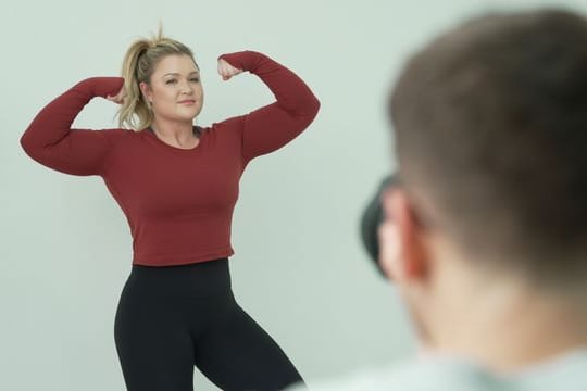 Sophia Thiel beim Fotoshooting mit ihrem Kameramann "Andi" Andreas Zitt.