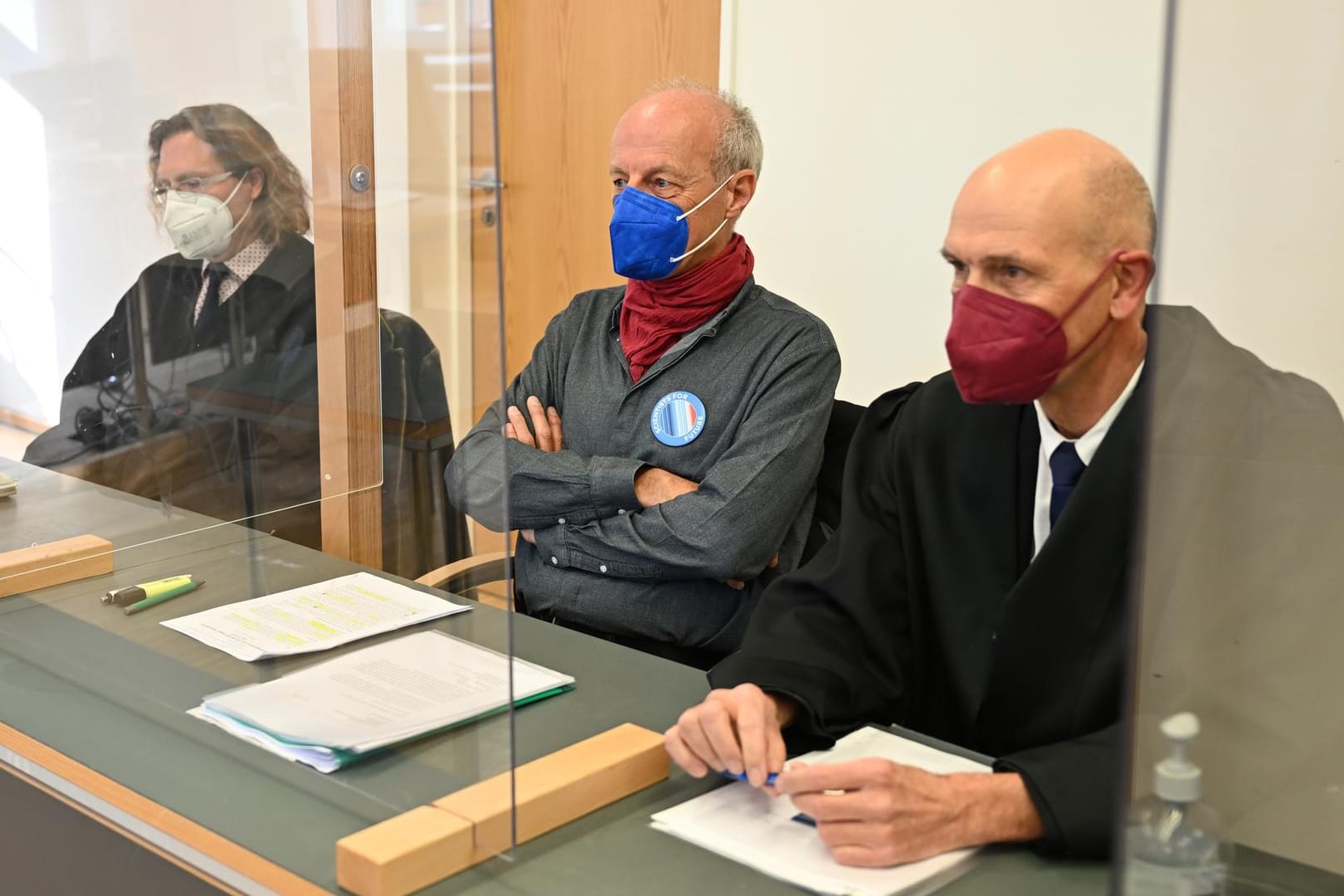 Professor Wolfgang Ertel (M.) von Institut für Künstliche Intelligenz an der Hochschule Ravensburg-Weingarten sitzt im Amtsgericht.