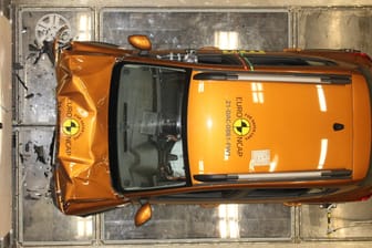 Crashtest-Debakel: Im vergangenen Jahr scheiterte bereits der Dacia Sandero Stepway (oben) mit nur zwei von fΓΌnf mΓΆglichen Sternen. Nun schneidet ein neues Modell noch schlechter ab. Crashtest-Debakel: Im vergangenen Jahr scheiterte bereits der Dacia Sandero Stepway (oben) mit nur zwei von fΓΌnf mΓΆglichen Sternen. Nun schneidet ein neues Modell noch schlechter ab.