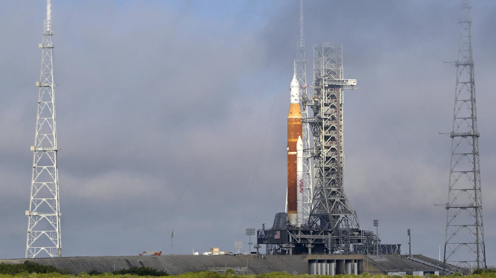 Mit der riesigen SLS-Rakete will die Nasa erstmals seit 1972 wieder Astronauten auf den Mond bringen. Mit der riesigen SLS-Rakete will die Nasa erstmals seit 1972 wieder Astronauten auf den Mond bringen.