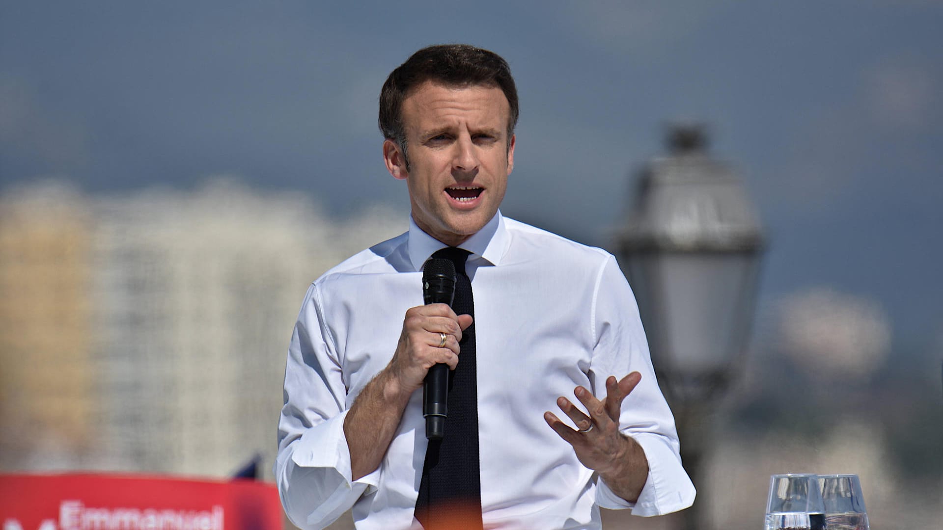 Frankreichs Präsident Emmanuel Macron scheut das Thema Rentenreformen auch im Wahlkampf nicht.