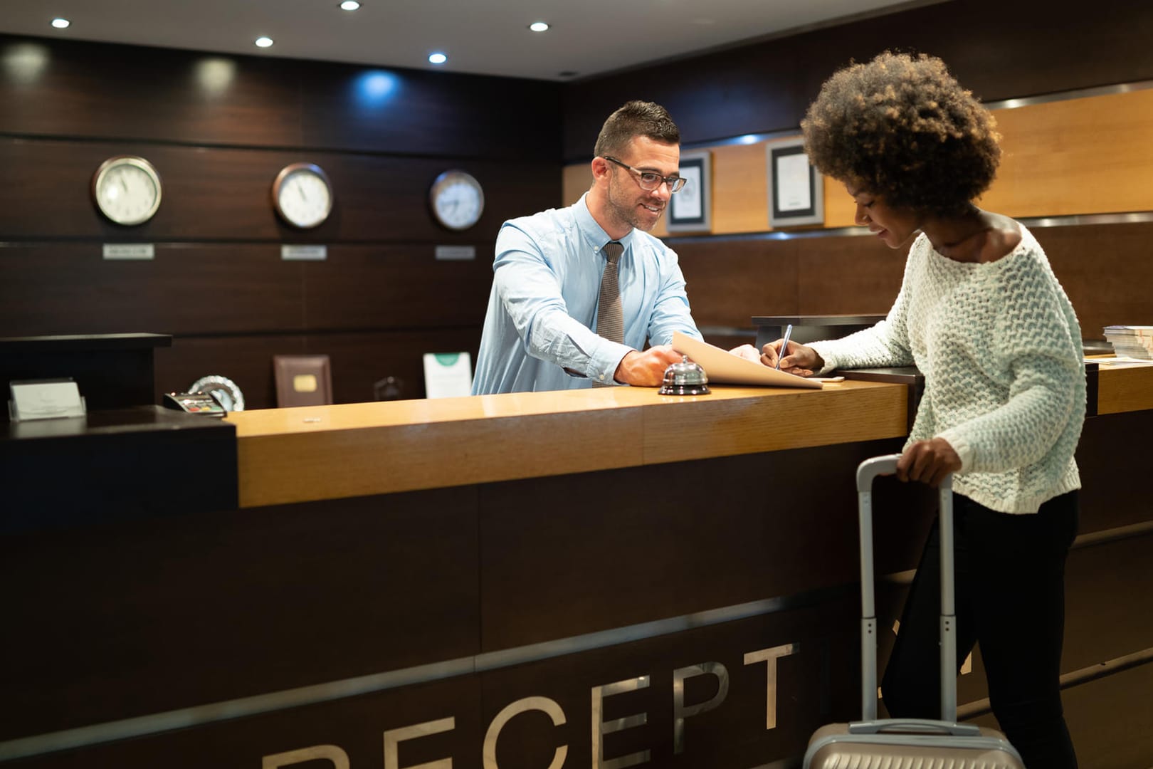 Ankunft im Hotel: Die meisten Länder der Welt bewerten ihre Hotels nach eigenen nationalen oder regionalen Maßstäben.