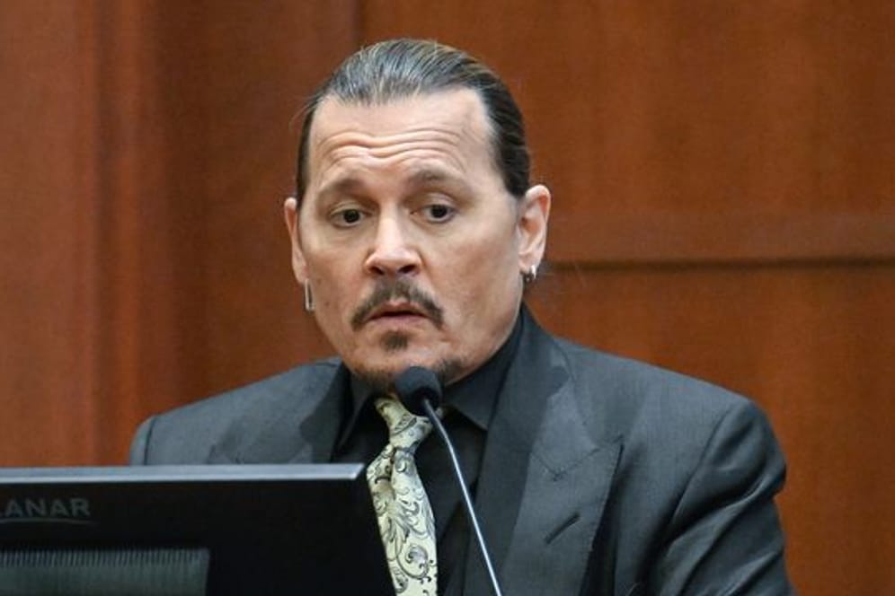 Johnny Depp, Schauspieler aus den USA, sagt während einer Anhörung vor dem Fairfax County Circuit Court aus.