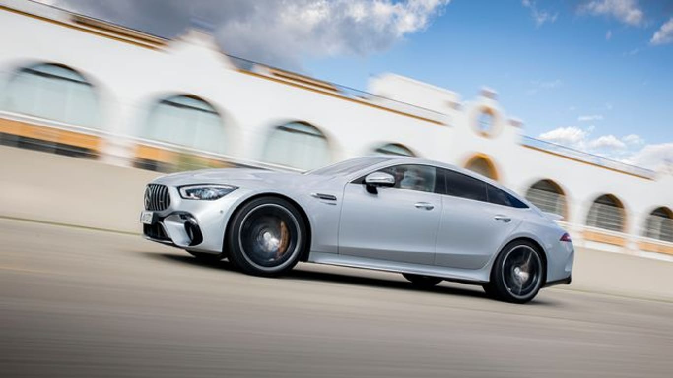 Die Höchstgeschwindigkeit gibt AMG mit 316 km/h an: Zum Sommer kommt der GT Viertürer von dem Mercedes-Ableger erstmals als Plug-In-Hybrid.