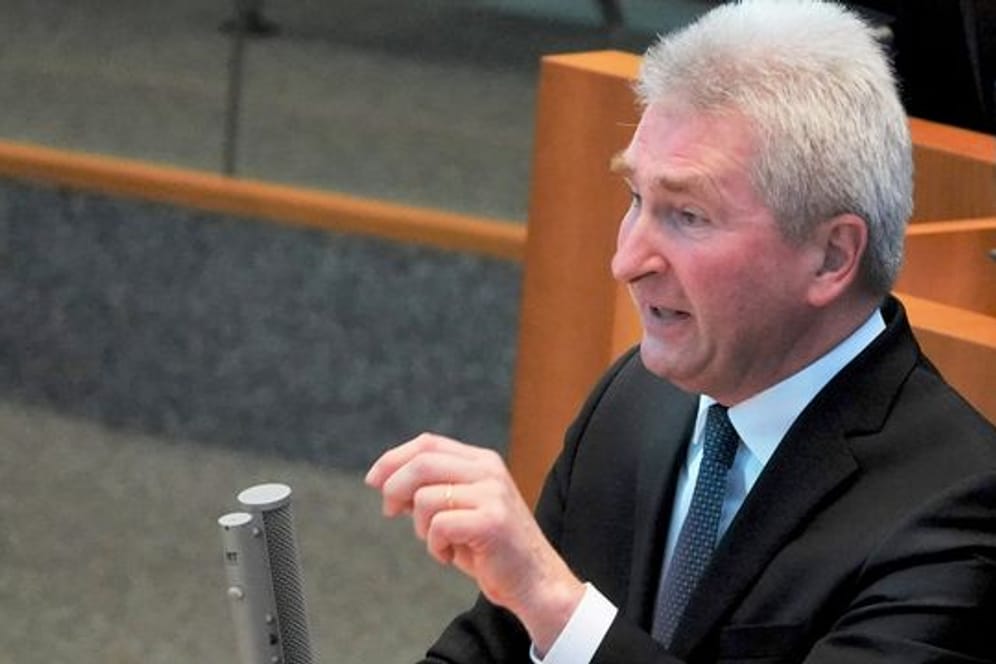 Andreas Pinkwart (FDP), Wirtschaftsminister von Nordrhein-Westfalen, spricht im NRW-Landtag in Düsseldorf (Archivbild).