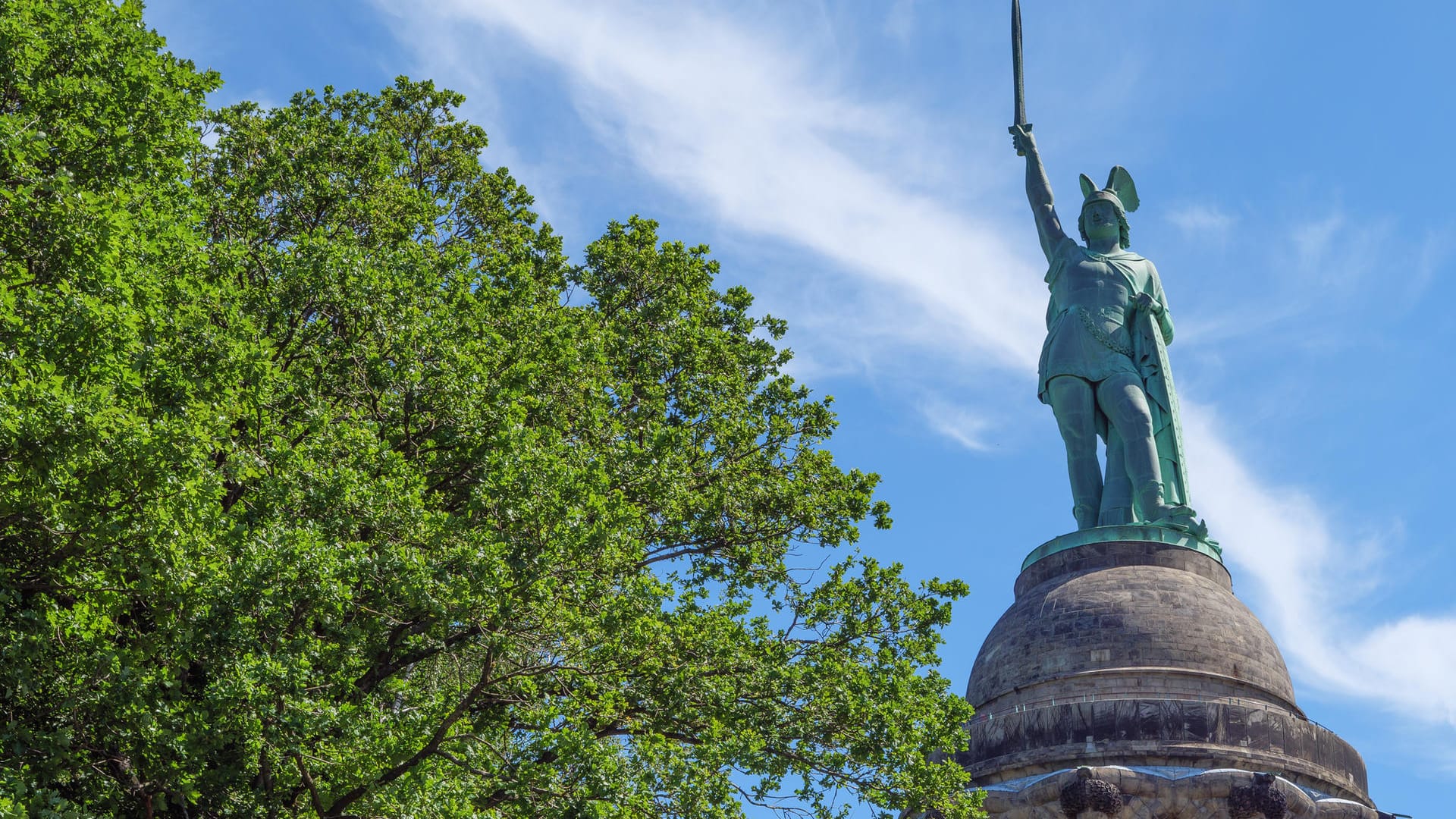 Das Hermannsdenkmal in Detmold (Archivbild): Das Denkmal ist eine der Sehenswürdigkeiten, die für die Völkische Szene Symbolcharakter hat.