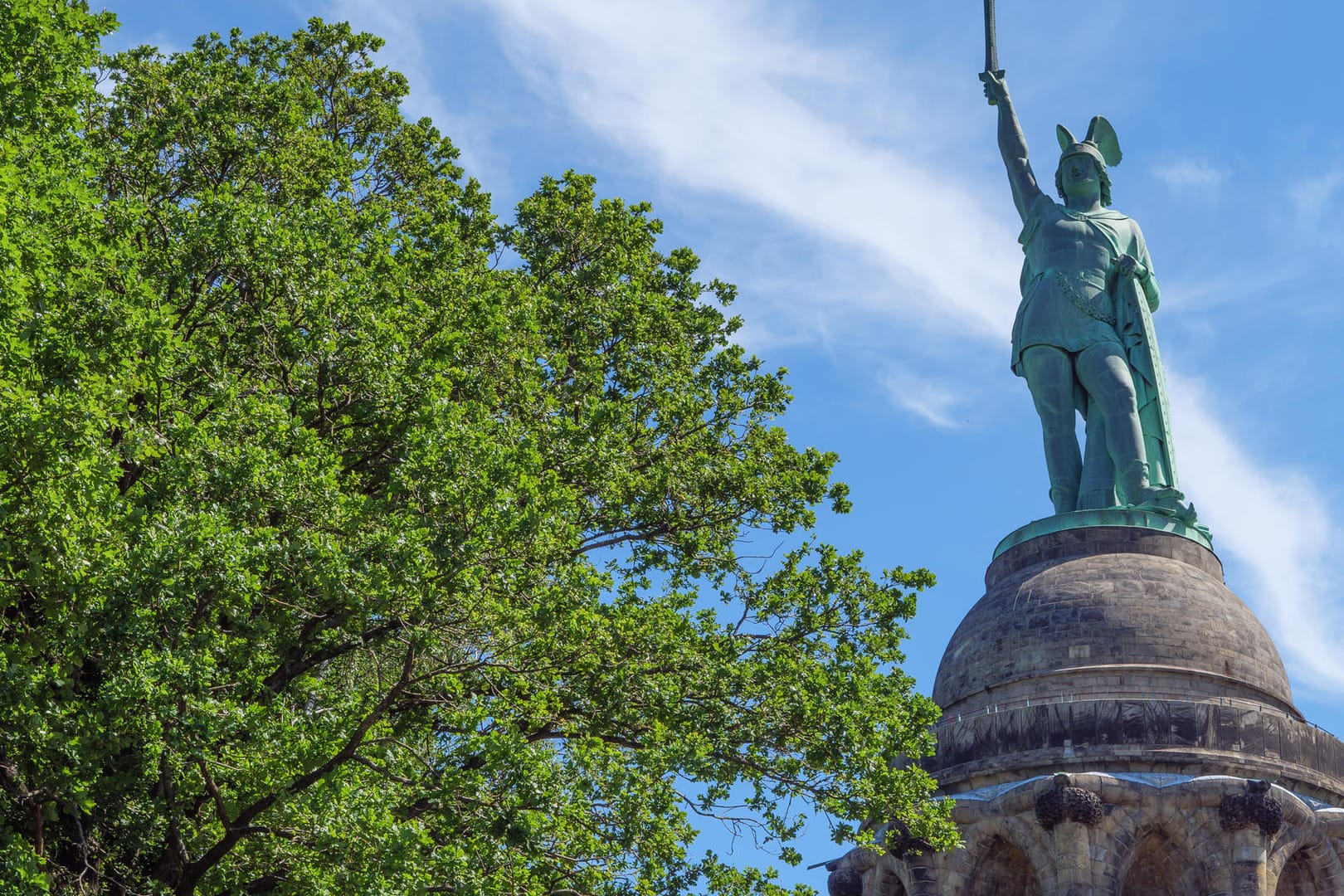 Das Hermannsdenkmal in Detmold (Archivbild): Das Denkmal ist eine der Sehenswürdigkeiten, die für die Völkische Szene Symbolcharakter hat.