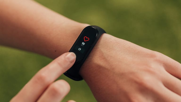 Die Stiftung Warentest prüft Fitnesstracker von Garmin, Huawei und Co. Die Testergebnisse sehen Sie hier.