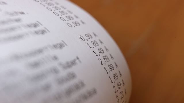 Familien mit niedrigem Einkommen leiden zurzeit am meisten unter der Inflation. Familien mit niedrigem Einkommen leiden zurzeit am meisten unter der Inflation.