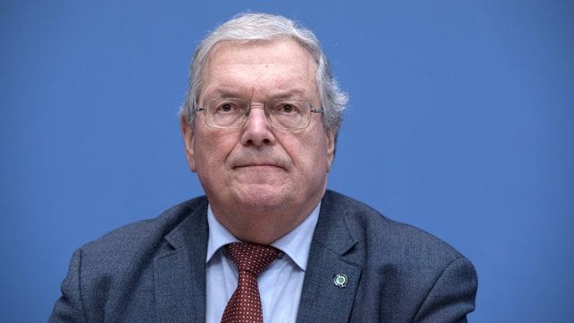 Naturschützer Hubert Weiger (Archivbild): Weiger fordert, dass die Bürger ihr Privatvermögen für die Energiewende einsetzen.