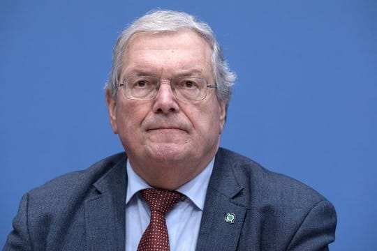 Naturschützer Hubert Weiger (Archivbild): Weiger fordert, dass die Bürger ihr Privatvermögen für die Energiewende einsetzen.