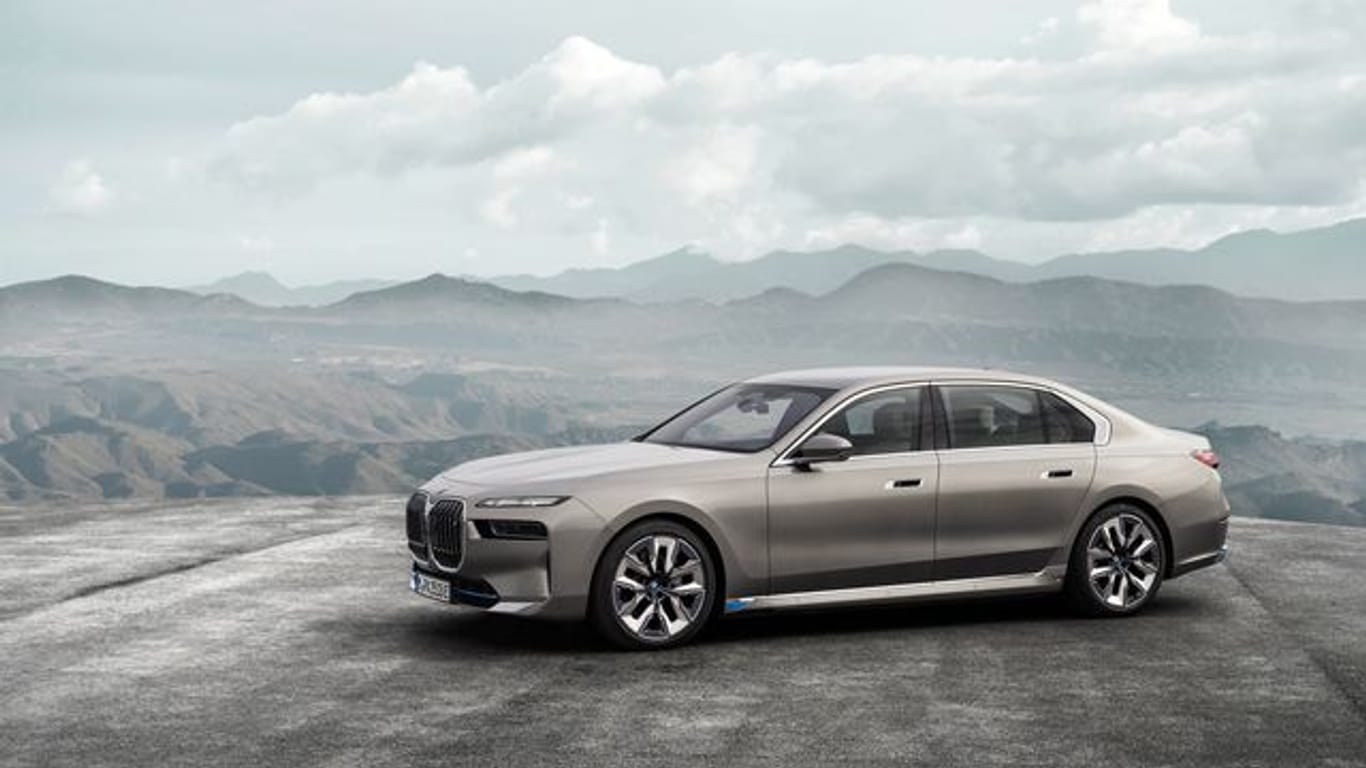 Der nächste BMW 7er kommt noch 2022 in den Handel - mit zugespitztem Design, neuem Look bei den Leuchten und anderem Motorenportfolio.