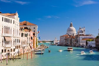 Urlaub in Venedig: Die italienische Stadt will bis zum Sommer Touristen verpflichten, ihren Ausflug in die Altstadt vorab zu reservieren.