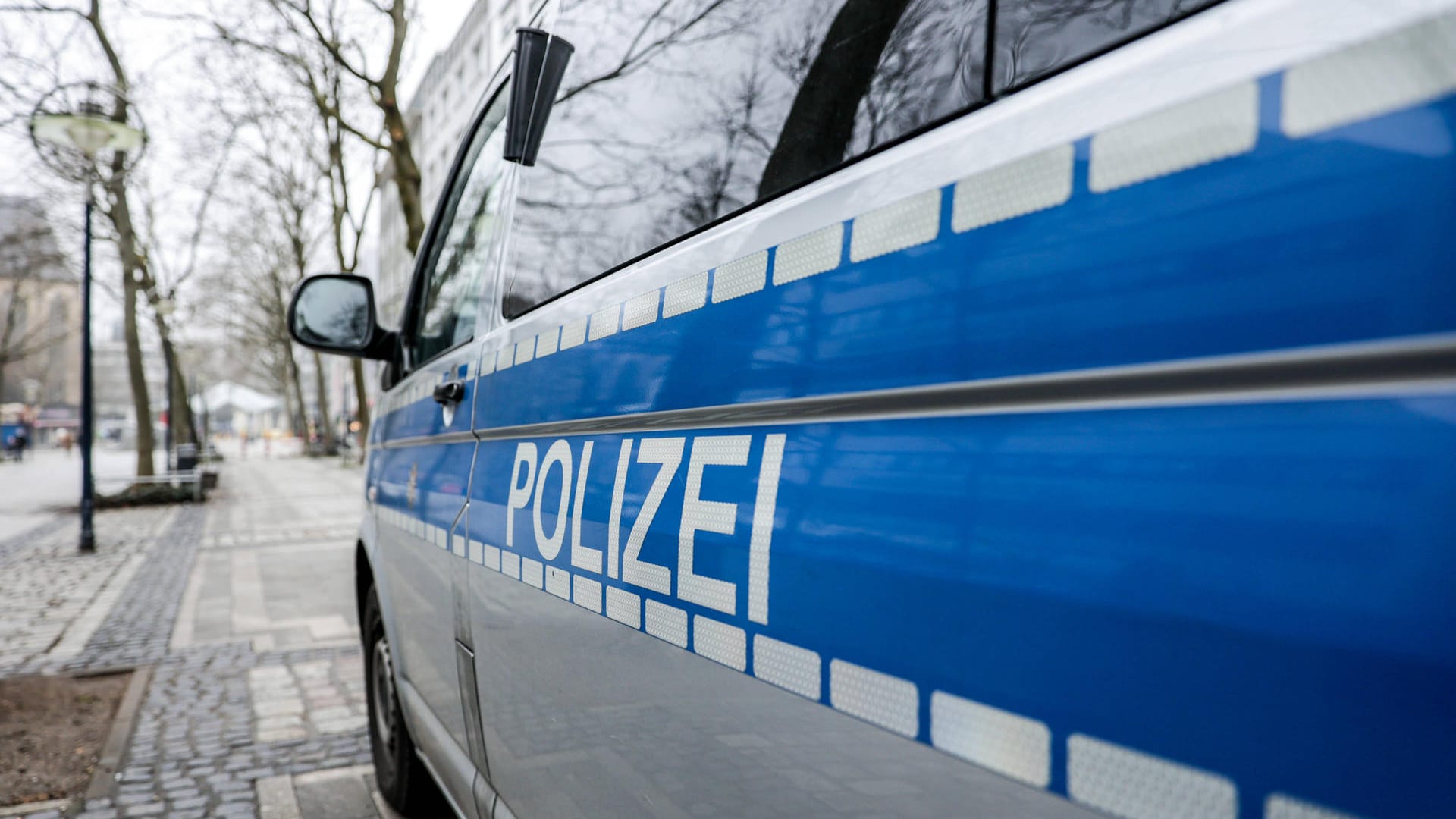 Ein Einsatzfahrzeug der Dortmunder Polizei (Archivbild): Die Polizei wurde zu einer Explosion in einer Gartenlaube gerufen. Ein Einsatzfahrzeug der Dortmunder Polizei (Archivbild): Die Polizei wurde zu einer Explosion in einer Gartenlaube gerufen.