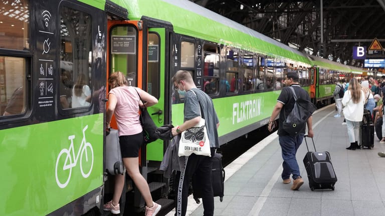 Flixtrain (Symbolbild): Mittlerweile nutzen viele die Alternative zur Deutschen Bahn.