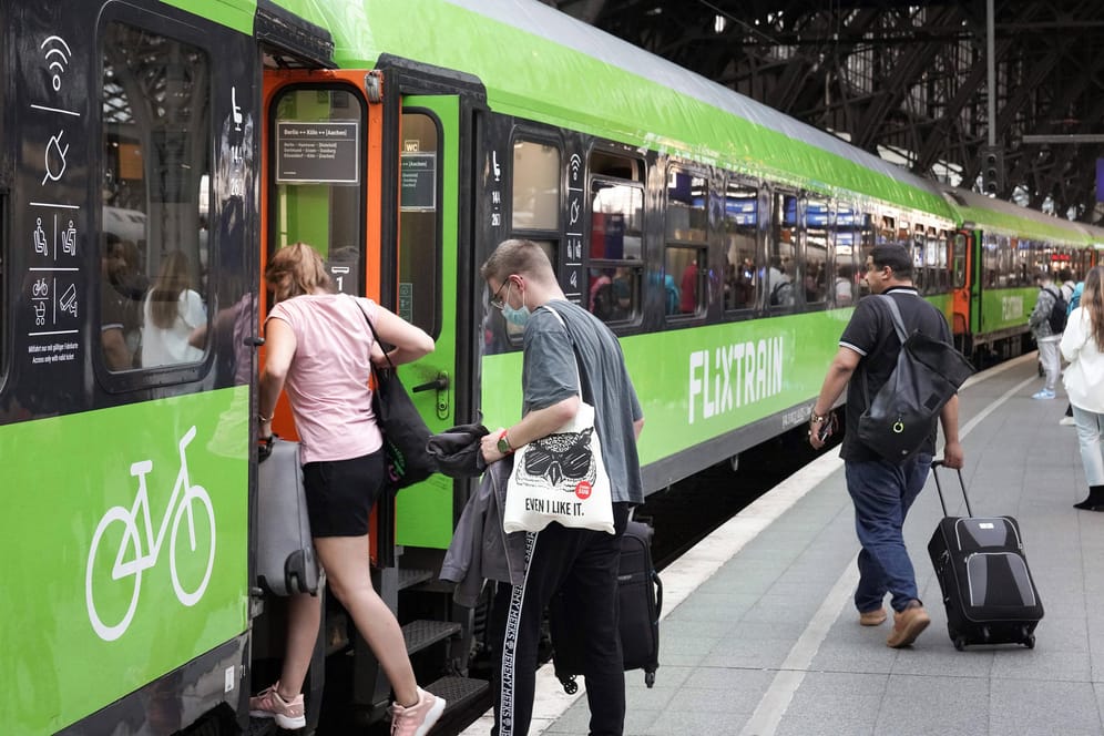 Flixtrain (Symbolbild): Mittlerweile nutzen viele die Alternative zur Deutschen Bahn.