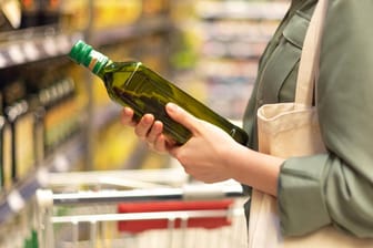 Olivenöl: Nur in einem von 19 getesteten Produkten steckten keine Mineralölbestandteile.