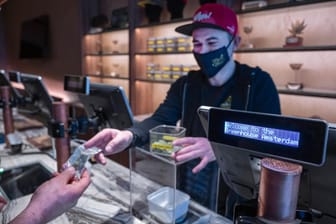Coffeeshop in Amsterdam: Die Stadtverwaltung will Touristen jetzt verbannen.