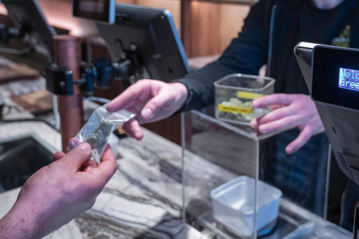 Coffeeshop in Amsterdam: Die Stadtverwaltung will Touristen jetzt verbannen.