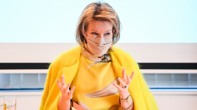 Königin Mathilde von Belgien hat Corona.
