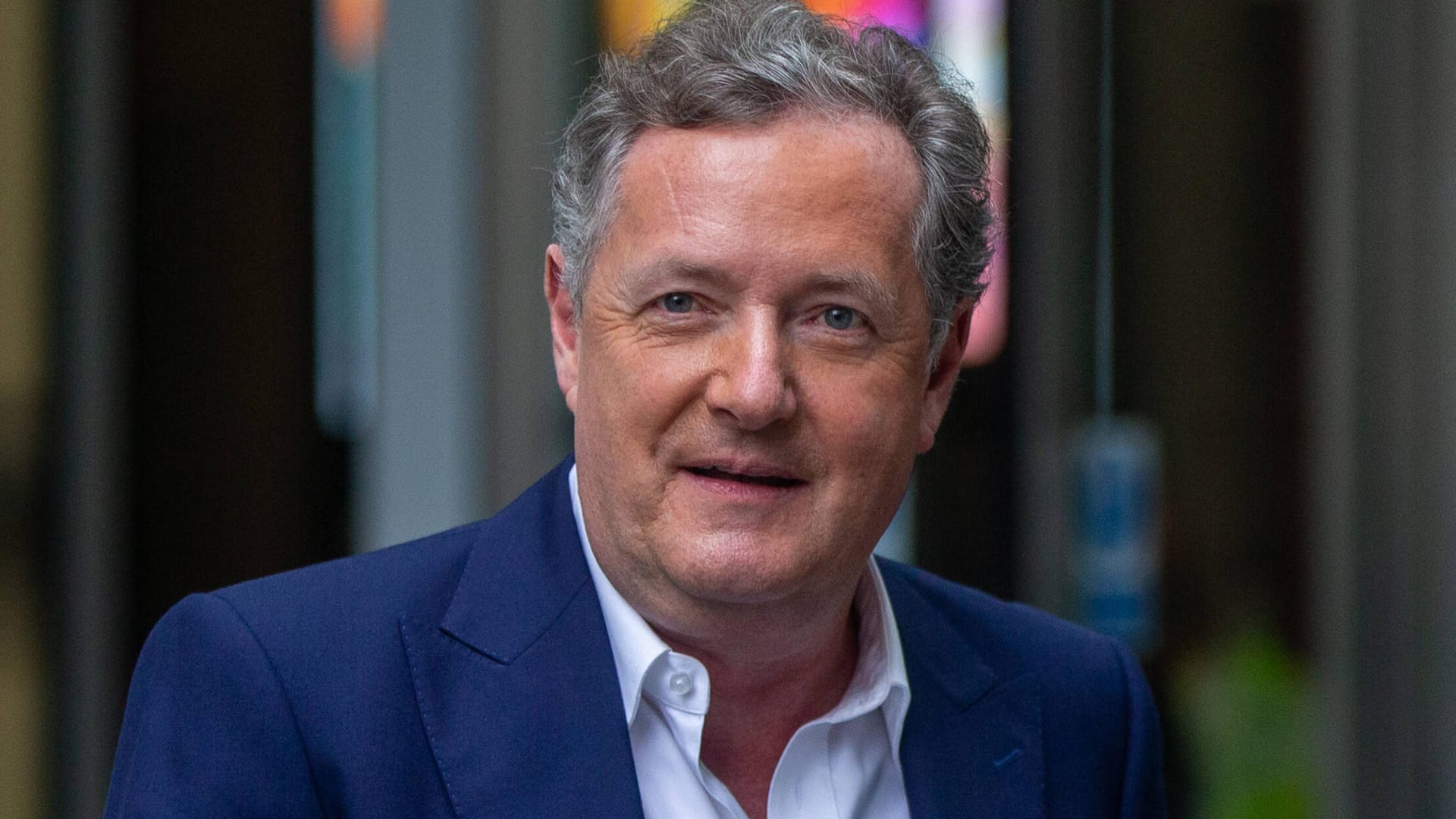 Der TV-Moderator Piers Morgan schaut in die Kamera (Archivbild): Sein Interviewpartner Donald Trump nannte ihn "unehrlich".