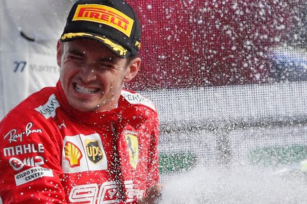 Der große Favorit der Formel 1 heißt Charles Leclerc und fährt für Ferrari.