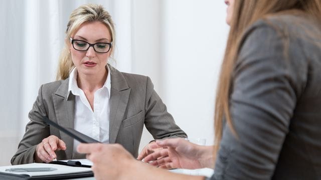 Wer sich vorab eine grobe Struktur überlegt, kann sich im Bewerbungsgespräch überzeugender präsentieren.