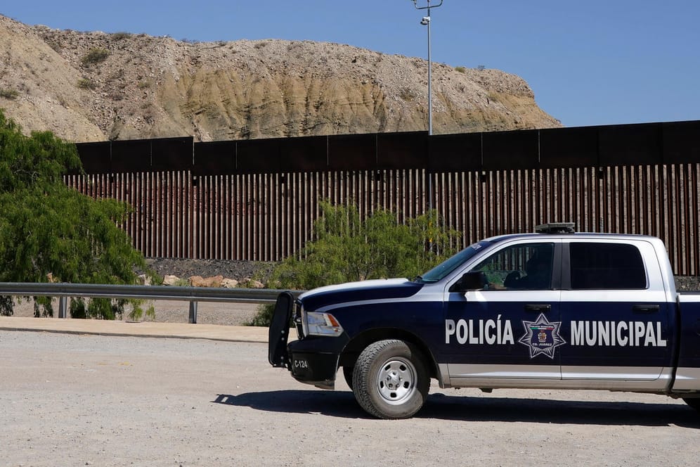 Polizeiwagen in Mexiko: Zusammen mit den US-Behörden und britischen Behörden fand die Polizei den Drogenboss.