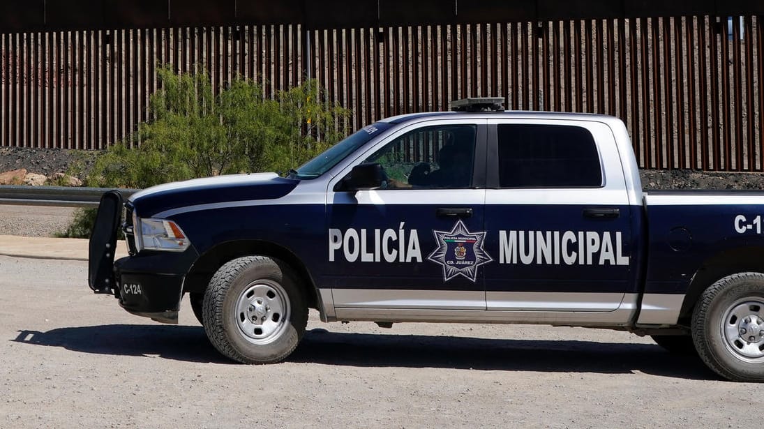 Ein Polizeiwagen in Mexiko (Symbolbild): Bei einem Buggyrennen sind nach einem Massaker mindestens zehn Menschen ums Leben gekommen. Ein Polizeiwagen in Mexiko (Symbolbild): Bei einem Buggyrennen sind nach einem Massaker mindestens zehn Menschen ums Leben gekommen.