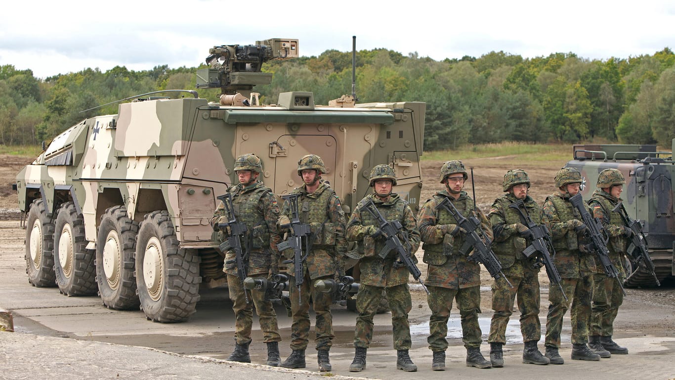 Bundeswehrsoldaten mit Sturmgewehren und Panzerfäusten: Weitere Waffen von der Bundeswehr sollen nicht an die Ukraine geliefert werden.
