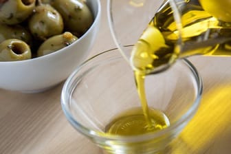 Von 19 getesteten Olivenölen fielen 16 bei "Öko-Test" durch.