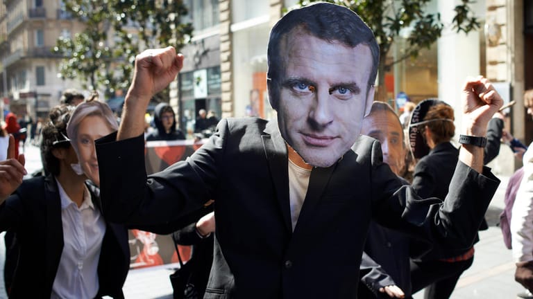 Jugend-Proteste gegen die Präsidentschaftskandidaten Macron und Le Pen in Toulouse: Viele junge Menschen sehen beide Bewerber in der Stichwahl kritisch.