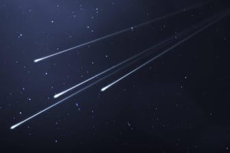 Sternschnuppen am Himmel (Computergrafik): Jedes Jahr bewegt sich die Erde durch den Komentenstaub.