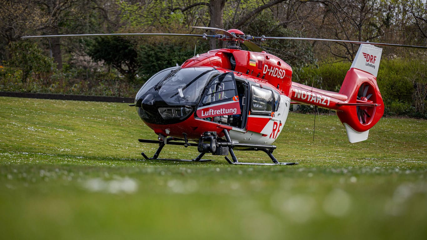 Rettungshubschrauber im Einsatz (Symbolfoto): Der Hubschrauber traf rechtzeitig ein, um die Dreijährige zu retten.