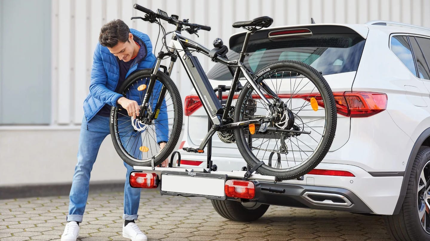 Deal des Tages: Der Fahrradträger von Eufab ist für zwei Fahrräder oder auch E-Bikes geeignet.