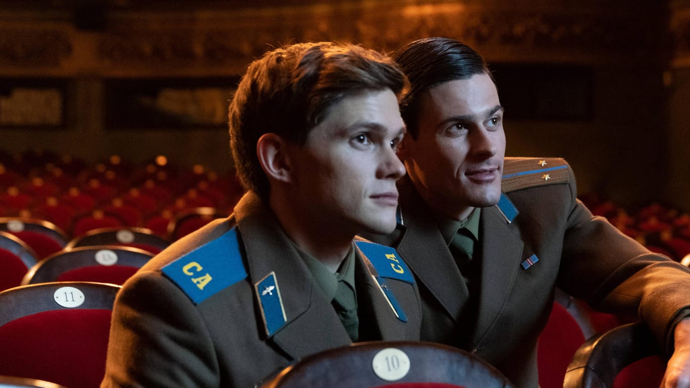Sergey und Roman: Die Liebesgeschichte der sowjetischen Soldaten im Film "Firebird" beruht auf einer wahren Begebenheit.