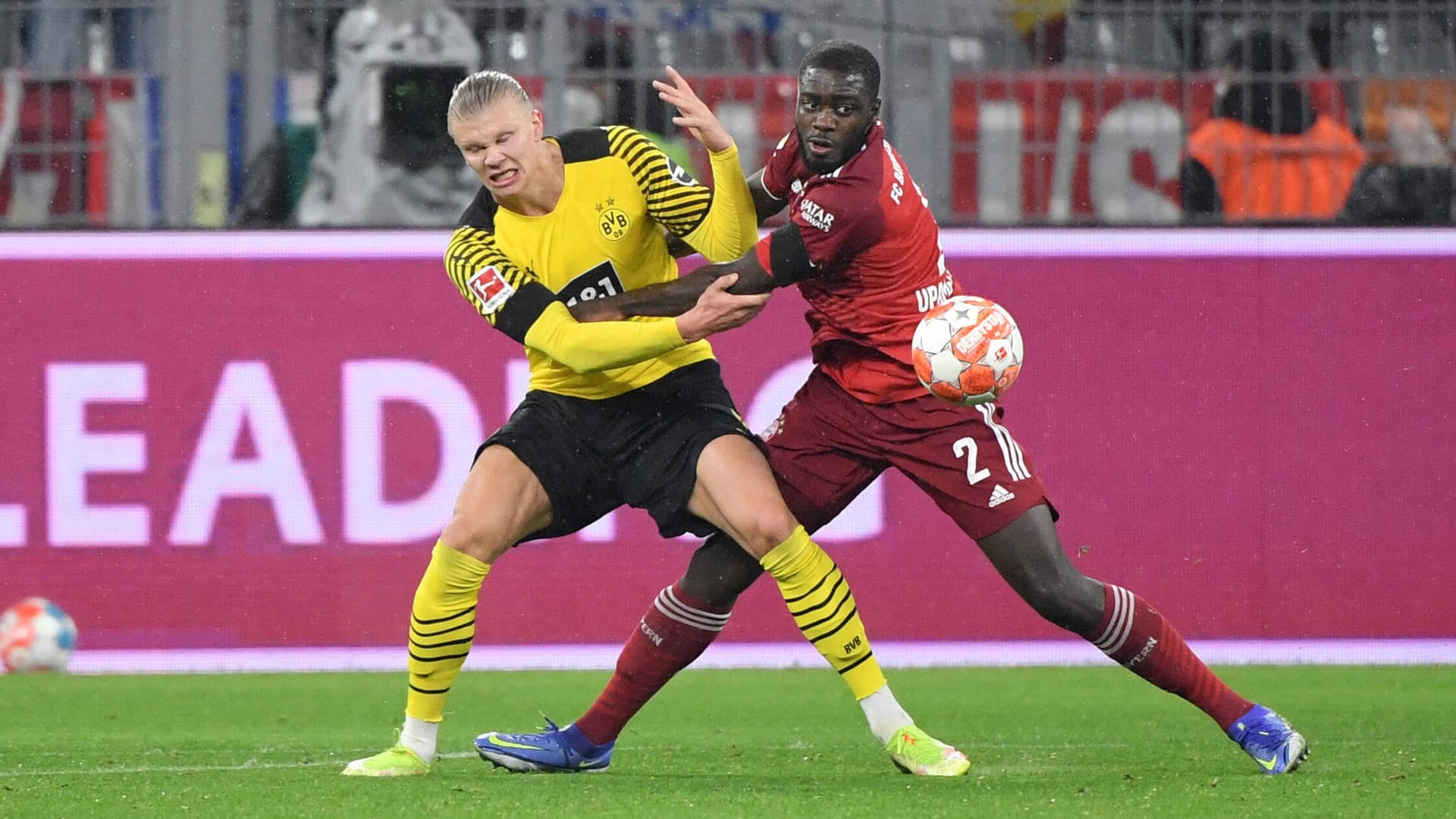 Verbissener Zweikampf: Erling Haaland (l., gegen Bayerns Dayot Upamecano) wird den BVB wohl im Sommer verlassen. Sein Abgang ermöglicht aber finanziellen Spielraum für neue Transfers. Verbissener Zweikampf: Erling Haaland (l., gegen Bayerns Dayot Upamecano) wird den BVB wohl im Sommer verlassen. Sein Abgang ermöglicht aber finanziellen Spielraum für neue Transfers.