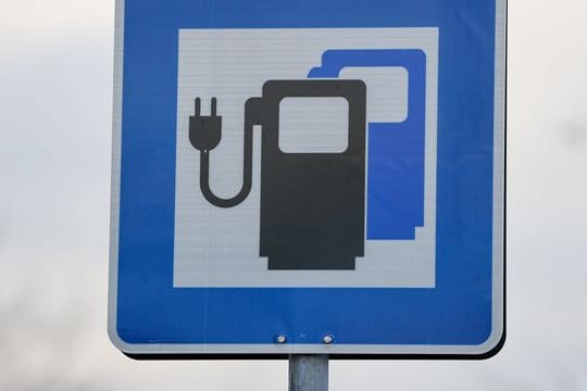 Die fehlenden Lademöglichkeiten könnten für die Praxistauglichkeit der Elektromobilität zum Problem werden.