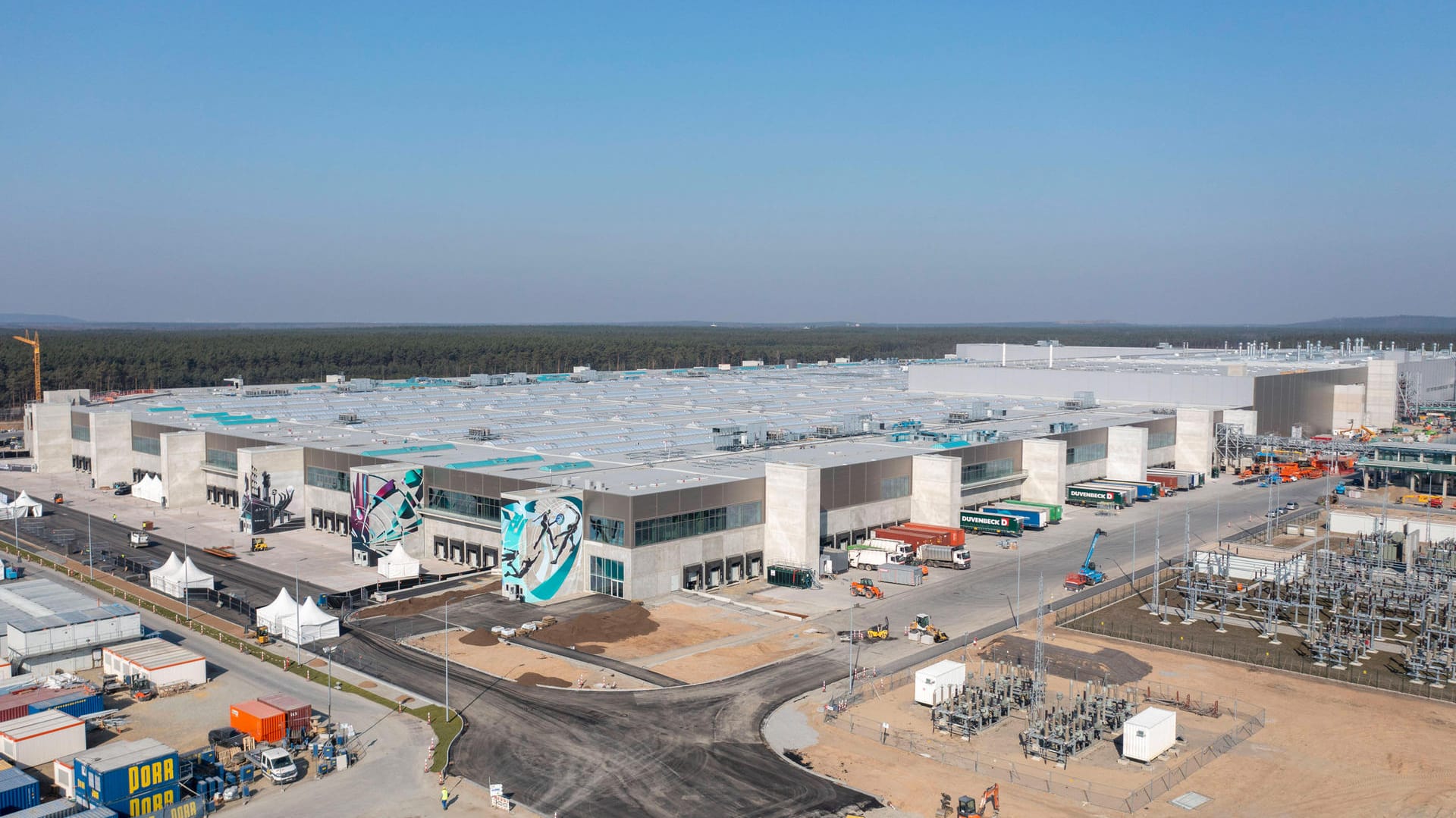 Tesla-Werk in Brandenburg: Hier sollen künftig 500.000 Autos pro Jahr entstehen. Auch eine neue Fabrik in Austin (US-Staat Texas) wird die Produktionszahlen in neue Höhen hieven.