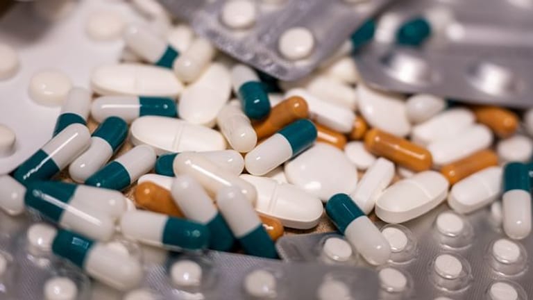 Tabletten und Kapseln: Viele Medikamente sind von Lieferengpässen betroffen.