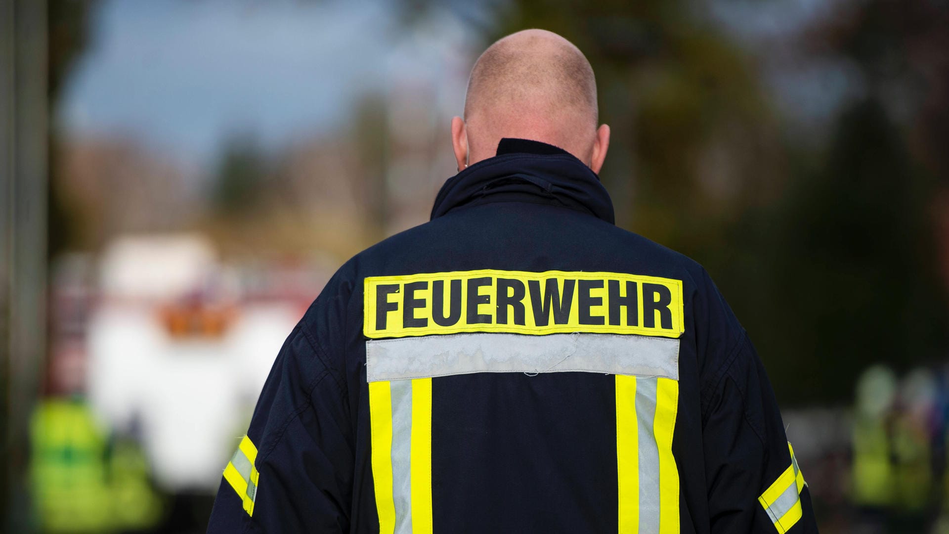 Feuerwehrmann im Einsatz (Symbolfoto): In Köln hat es bei einem der Drogenberatungsbusse erneut gebrannt.