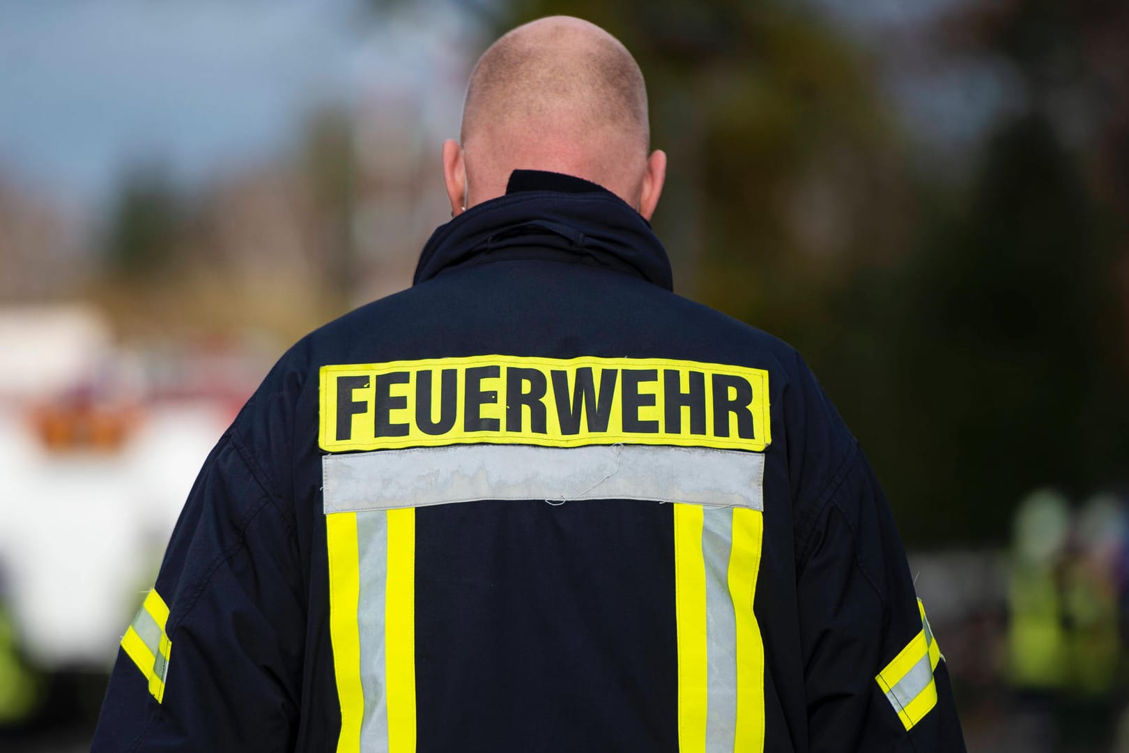 Feuerwehrmann im Einsatz (Symbolfoto): In Köln hat es bei einem der Drogenberatungsbusse erneut gebrannt.