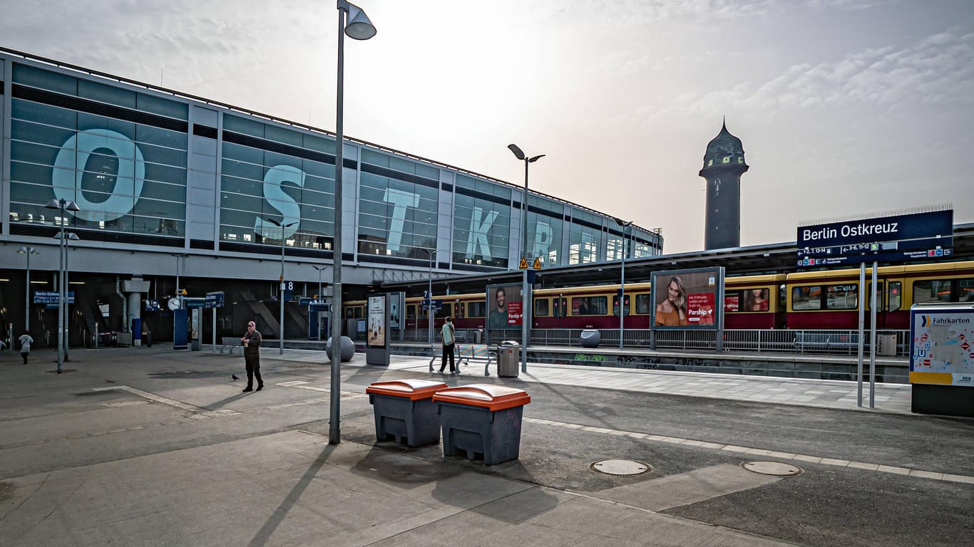 Blick auf den Bahnhof Ostkreuz in Berlin (Archivbild): Hier soll es zu der Attacke gekommen sein.
