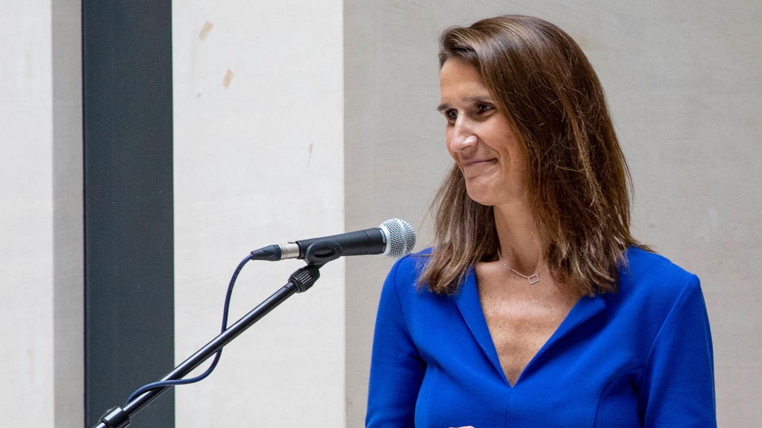 Sophie Wilmès: Die belgische Außenministerin will sich vorerst auf ihre Familie konzentrieren, nachdem bei ihrem Mann Krebs diagnostiziert wurde. Sophie Wilmès: Die belgische Außenministerin will sich vorerst auf ihre Familie konzentrieren, nachdem bei ihrem Mann Krebs diagnostiziert wurde.