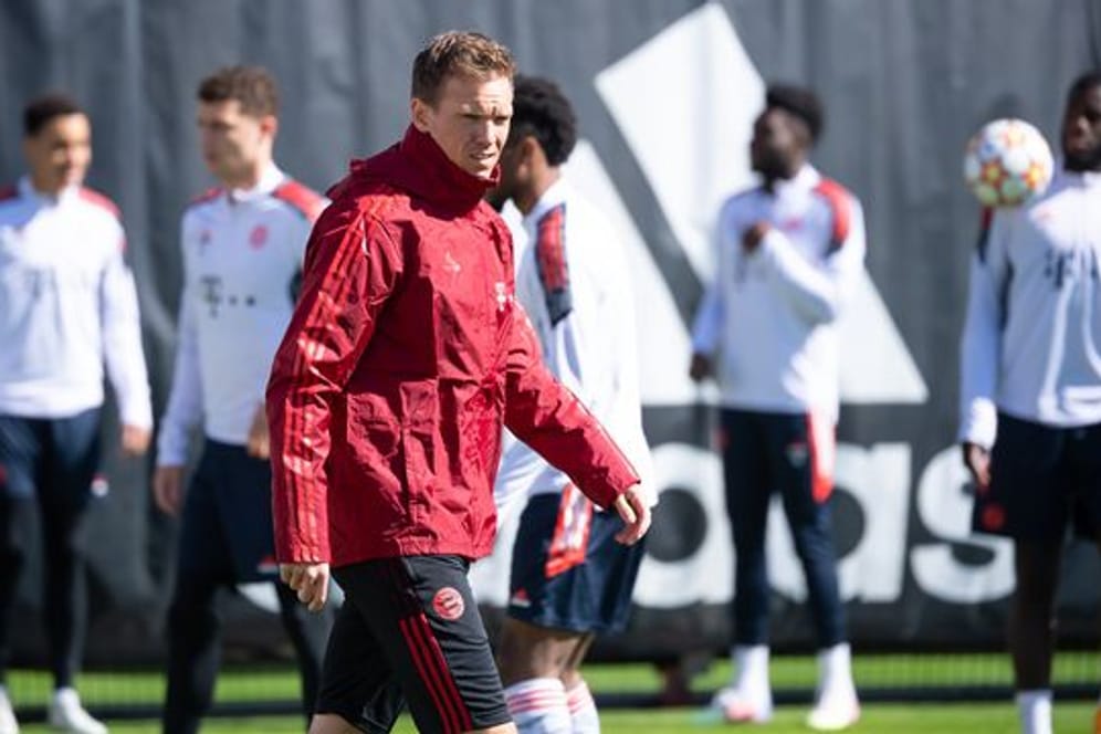 "Aktuell trüben die letzten zwei Wochen schon das Stimmungsbild", sagt Bayerns Trainer Julian Nagelsmann vor der Partie gegen den BVB.