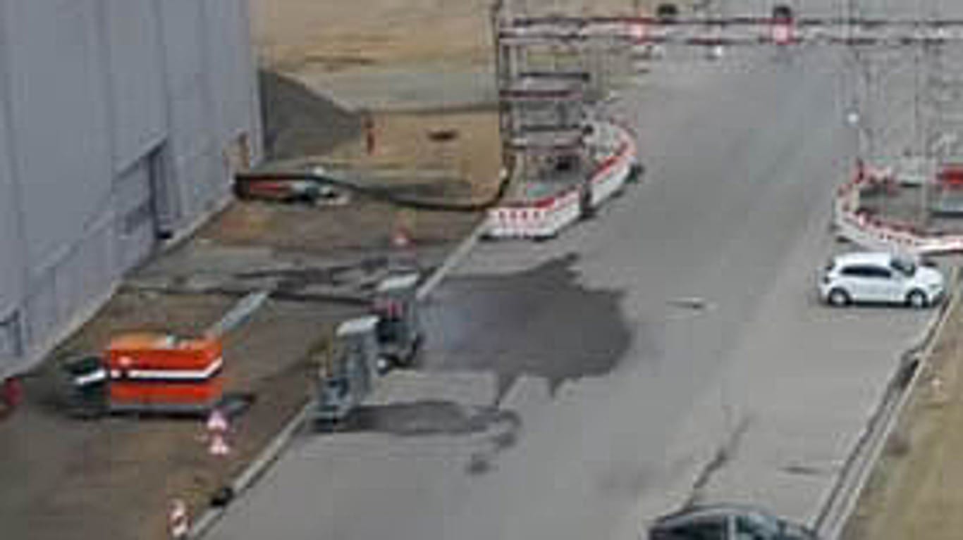 Ausgetretene Flüssigkeit auf dem Gelände: Das Bild aus dem Drohnenvideo soll den Vorfall beweisen.