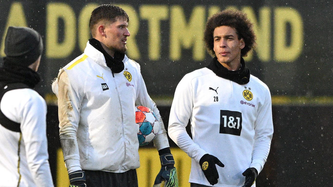 Gregor Kobel (M.) und Axel Witsel (r.): Die beiden Dortmunder Leistungsträger werden am Wochenende verletzungsbedingt nicht auflaufen.