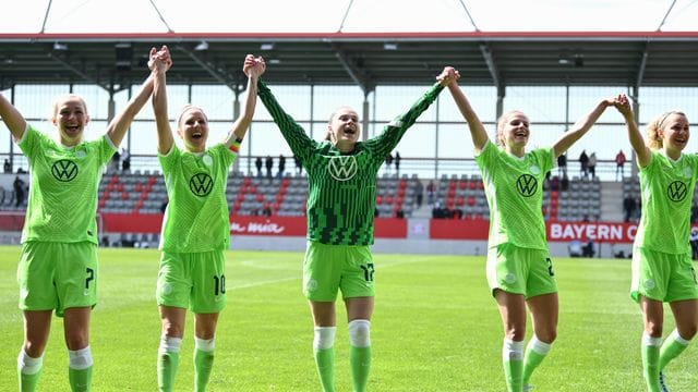 Freuen sich auf die große Kulisse beim FC Barcelona: Wolfsburgs Spielerinnen. Freuen sich auf die große Kulisse beim FC Barcelona: Wolfsburgs Spielerinnen.